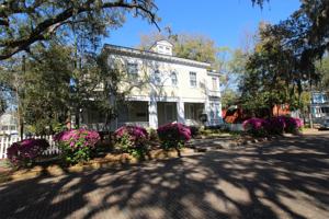 featured image of 122 W 36th St