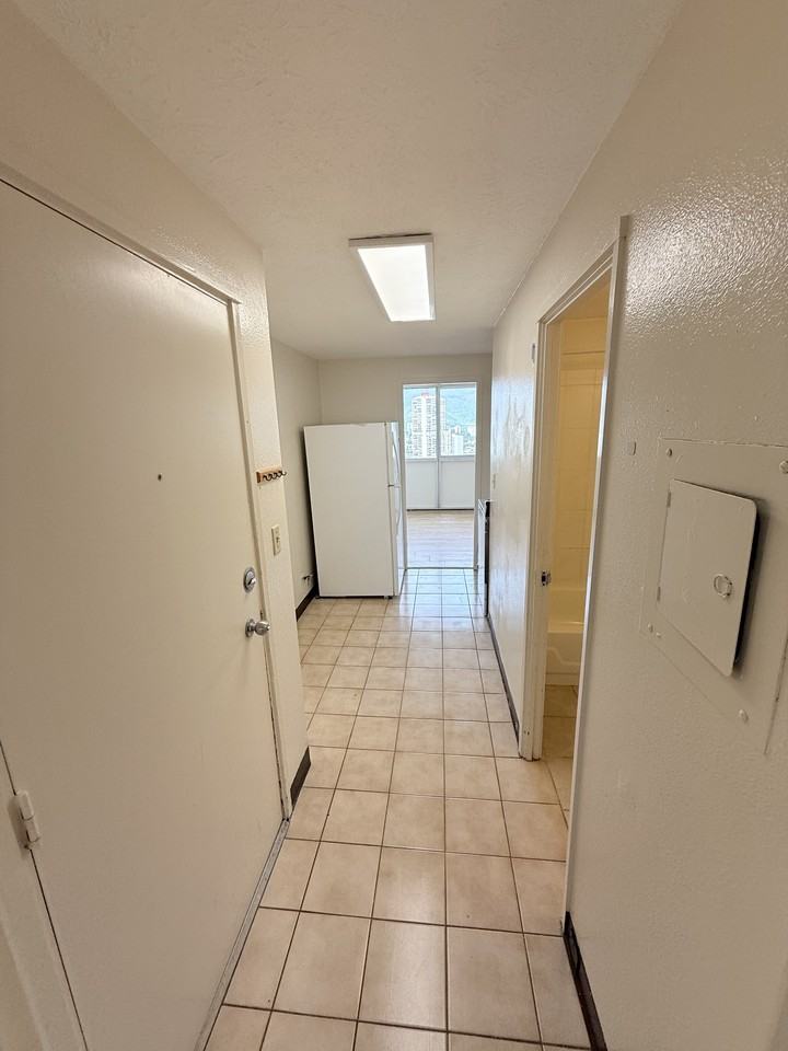 2211 Ala Wai Blvd #1 - Photo 4 of 23