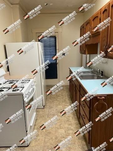 FPG 219 1/2 North East Street - Photo 4 of 7