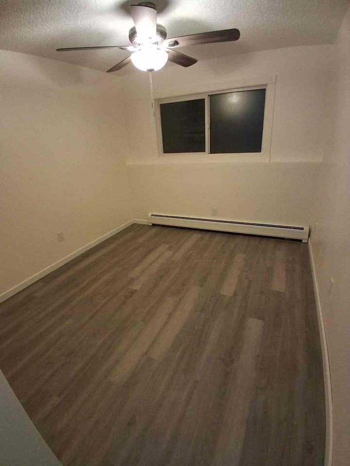 4404 San Roberto Avenue - Photo 6 of 8