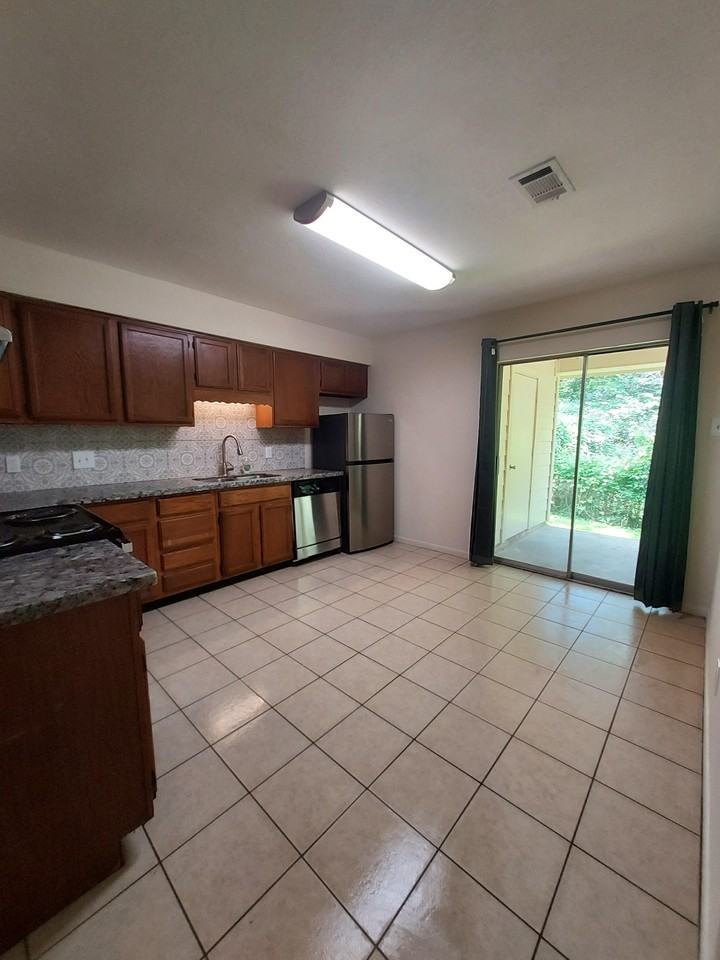 4 Westway Dr #4 - Photo 5 of 11