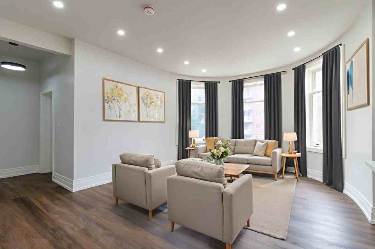 52 Charlton Ave W #2 - Photo 3 of 9