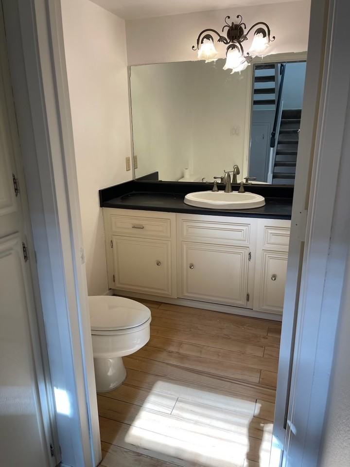 1001 Mohawk St #1 - Photo 4 of 14