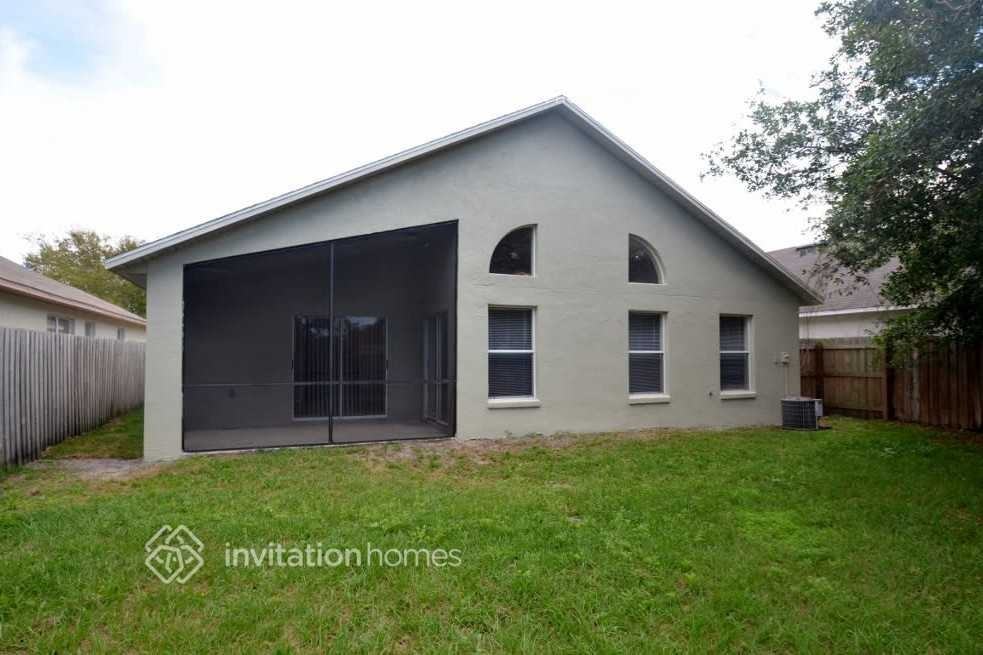 7029 Colony Pointe Dr - Photo 2 of 3