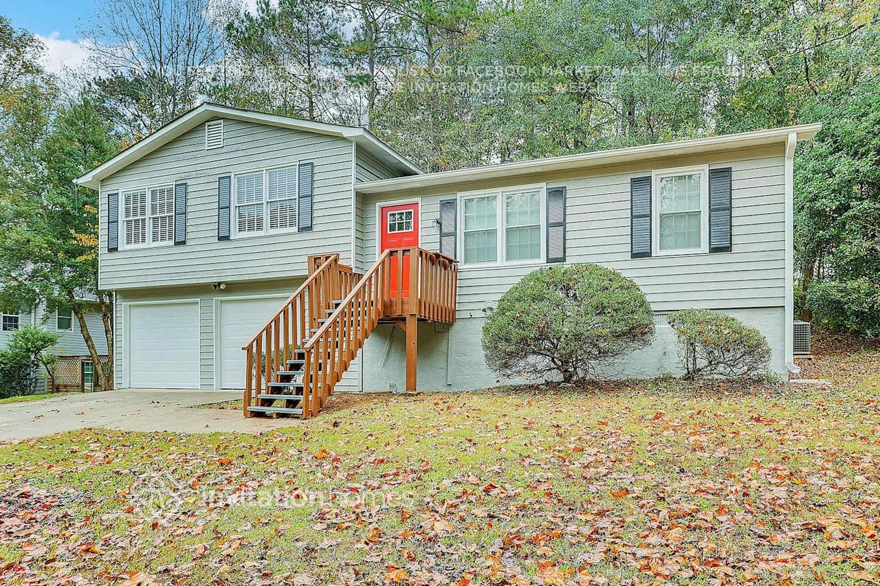 370 Madeline Cir - Photo 3 of 29