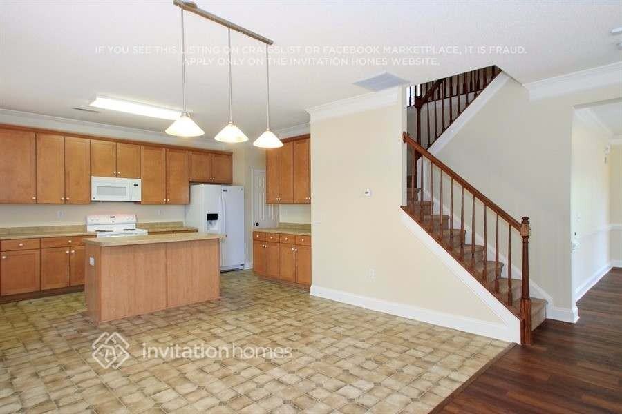 14017 Riding Hill Ave - Photo 6 of 15