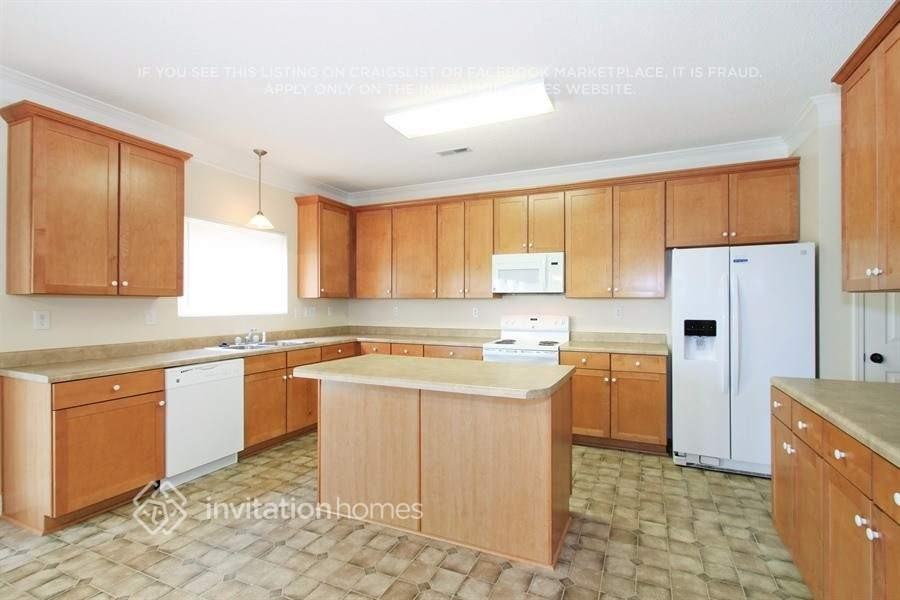 14017 Riding Hill Ave - Photo 7 of 15