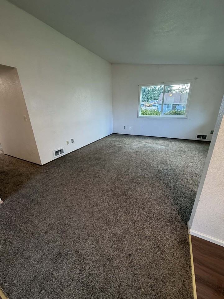 725 Edelweiss Ln Se #1 - Photo 4 of 24