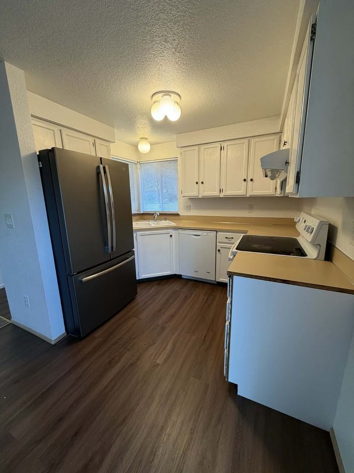 725 Edelweiss Ln Se #1 - Photo 7 of 24