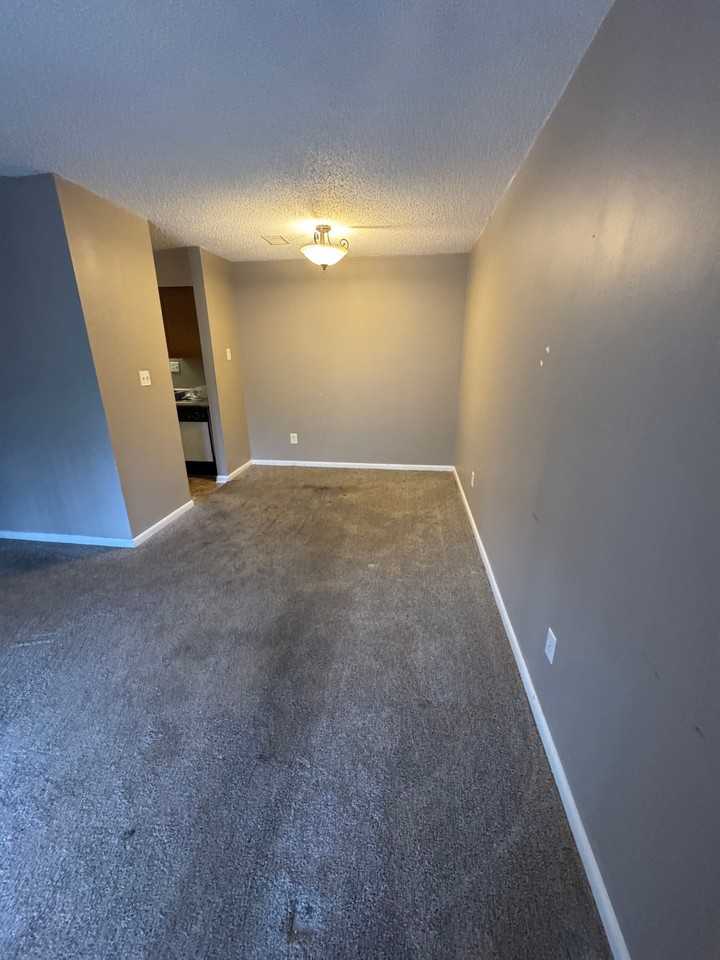 950 Forestbrook RoadUnit D8 #1 - Photo 5 of 8