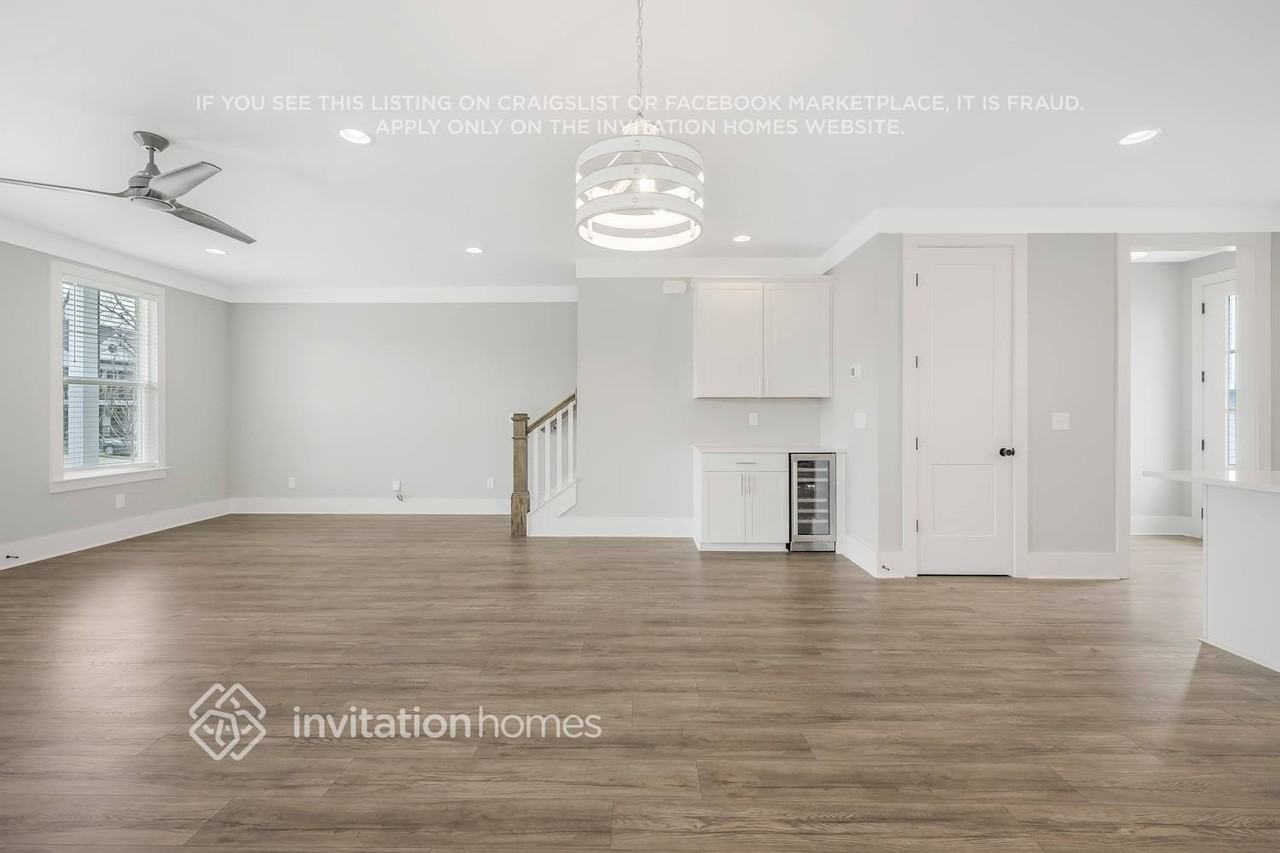 265 Founders Ln - Photo 3 of 24