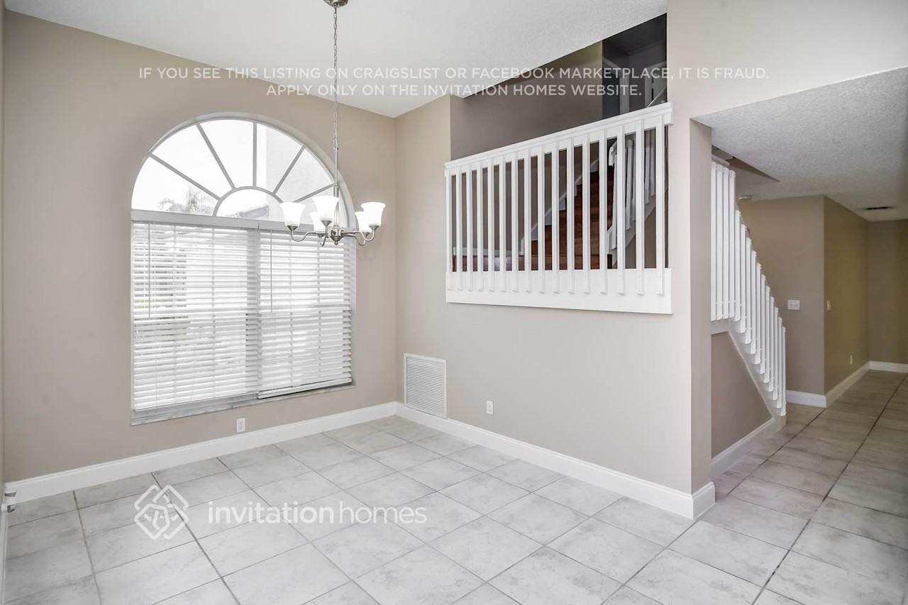 450 Sw 182nd Way - Photo 2 of 13