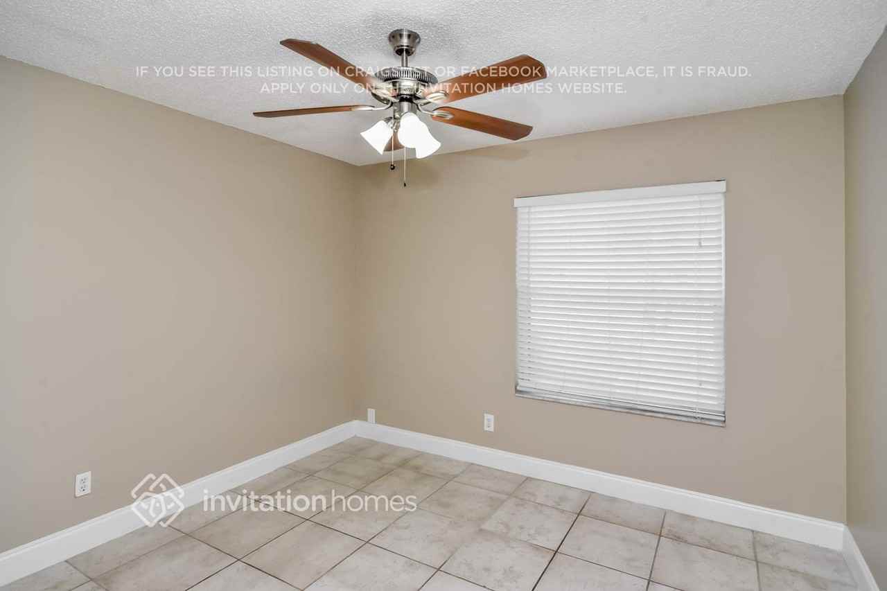 450 Sw 182nd Way - Photo 7 of 13