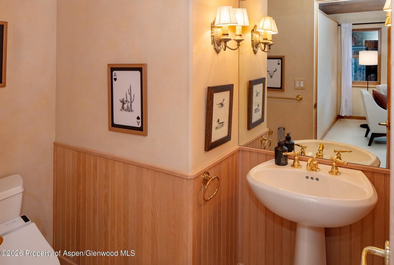 333 W Hopkins Ave - Photo 6 of 18