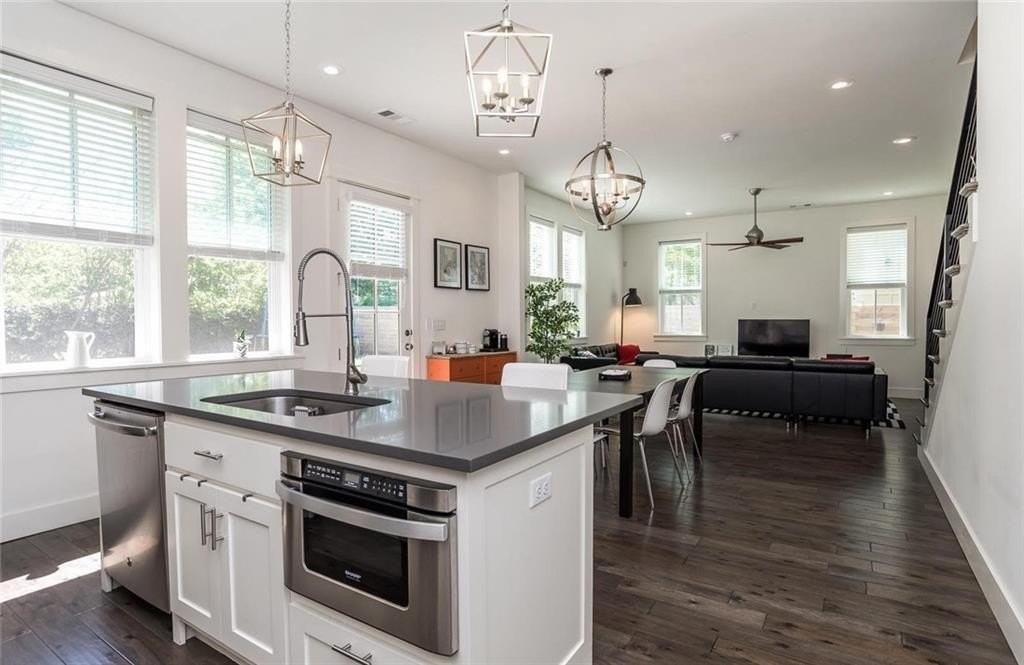 306 Nw H St - Photo 2 of 16