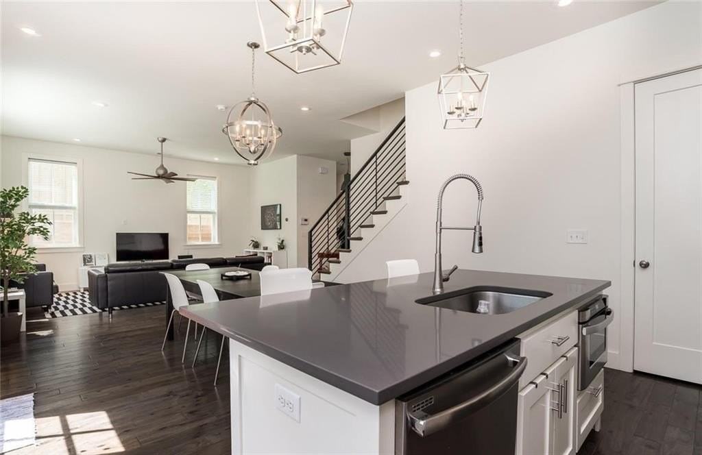 306 Nw H St - Photo 4 of 16