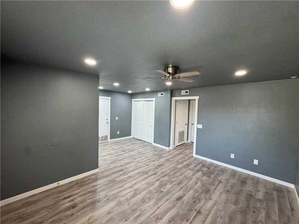 70 N Hunter St - Photo 3 of 19