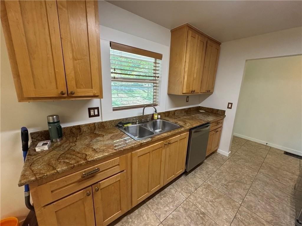 700 E Edna St - Photo 7 of 28