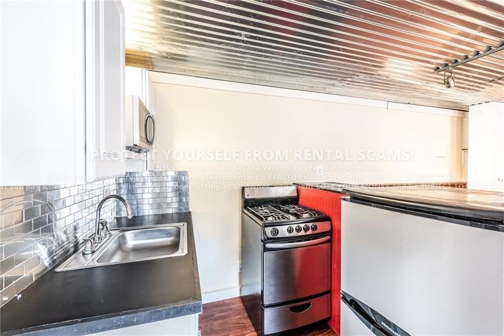 311  N Eureka Alley Unit #A #A - Photo 6 of 7