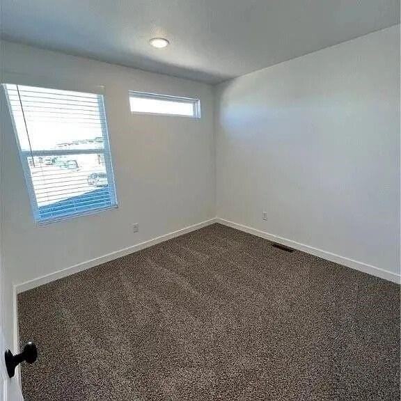 1020 Boardwalk Ave - Photo 7 of 10