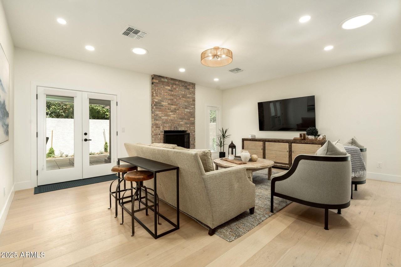 7220 E Buena Terra Way - Photo 4 of 30