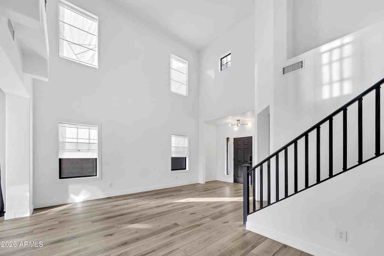 3533 E Flower St - Photo 6 of 40