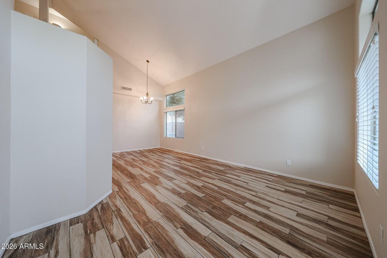 9043 W Fullam St - Photo 4 of 48