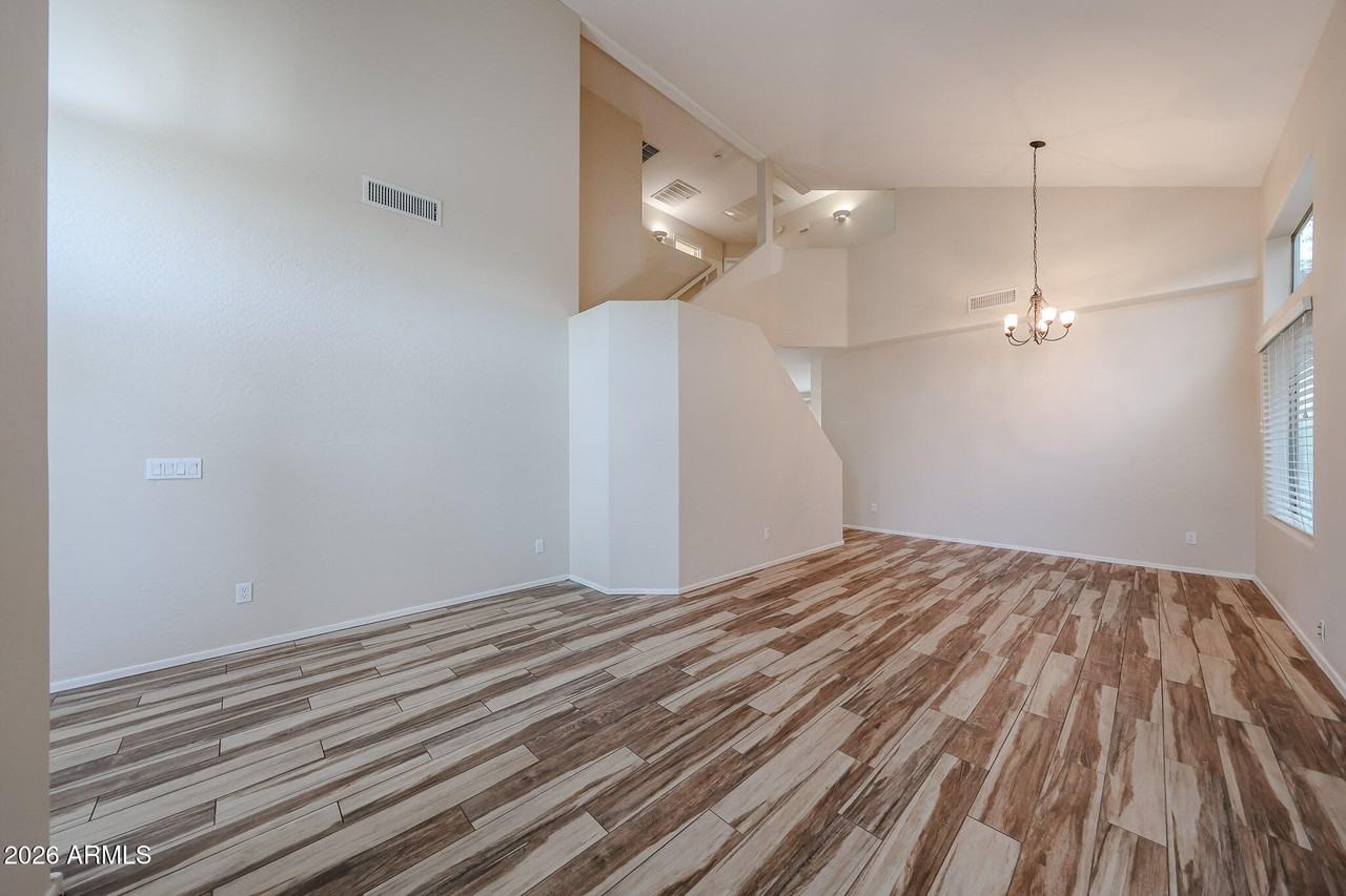 9043 W Fullam St - Photo 5 of 48