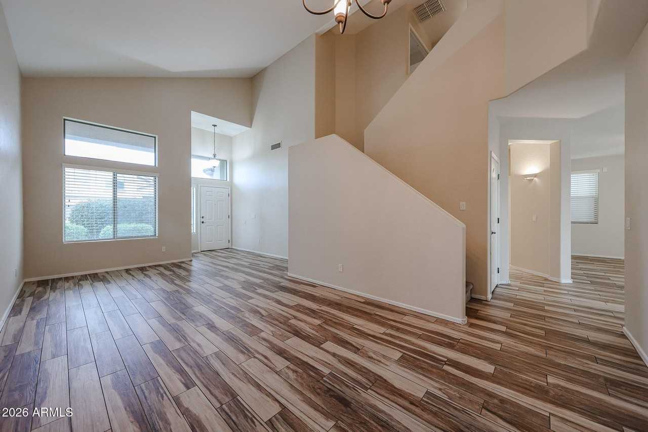 9043 W Fullam St - Photo 6 of 48