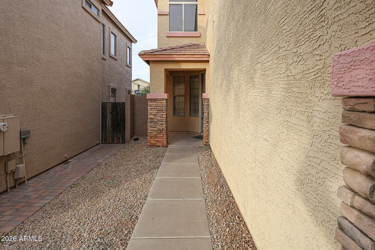 16828 S Aqua Ct - Photo 5 of 46