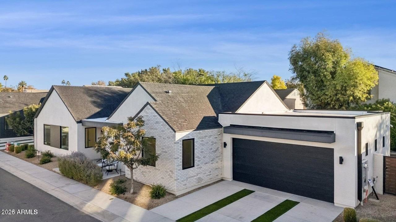 6313 N 10th Dr - Photo 4 of 40