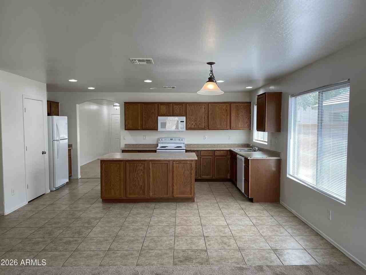 25318 W Park Ave - Photo 6 of 29