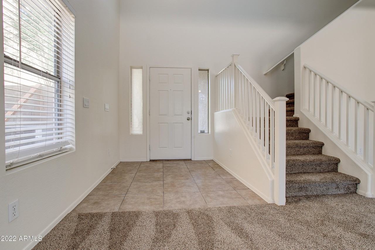 9928 W Chipman Rd - Photo 6 of 42