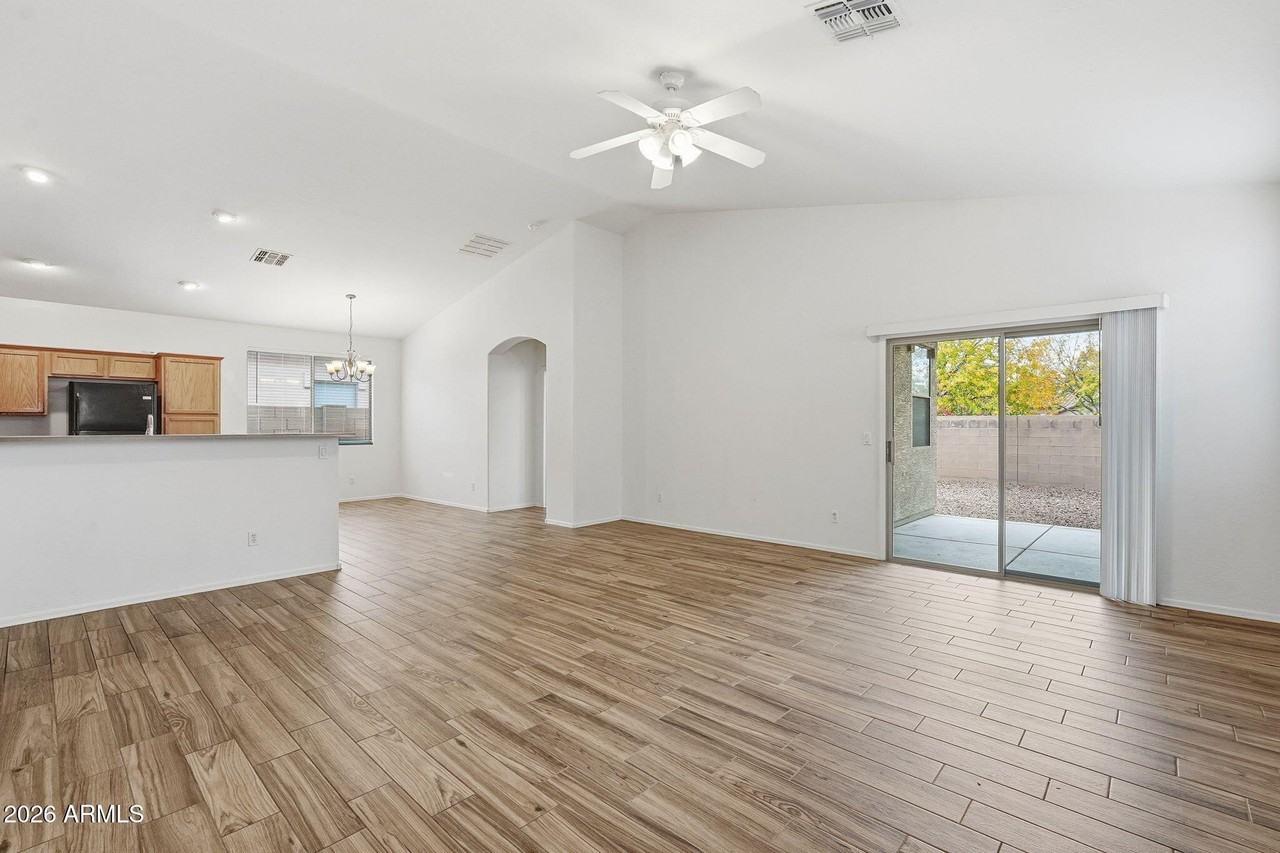 16977 W Lundberg St - Photo 4 of 22