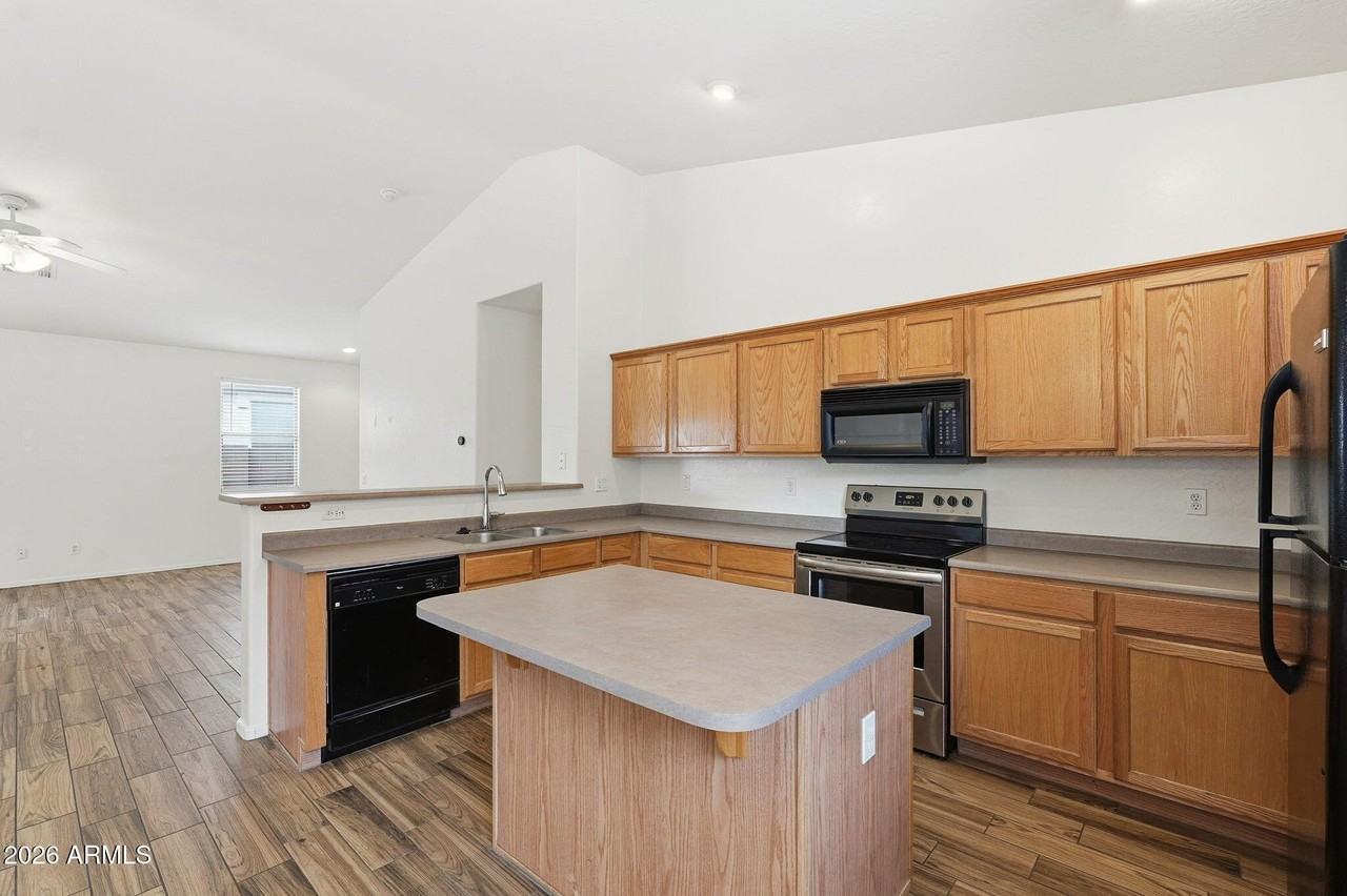 16977 W Lundberg St - Photo 7 of 22