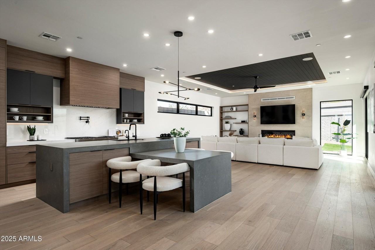 1831 E Palmaire Ave - Photo 3 of 50