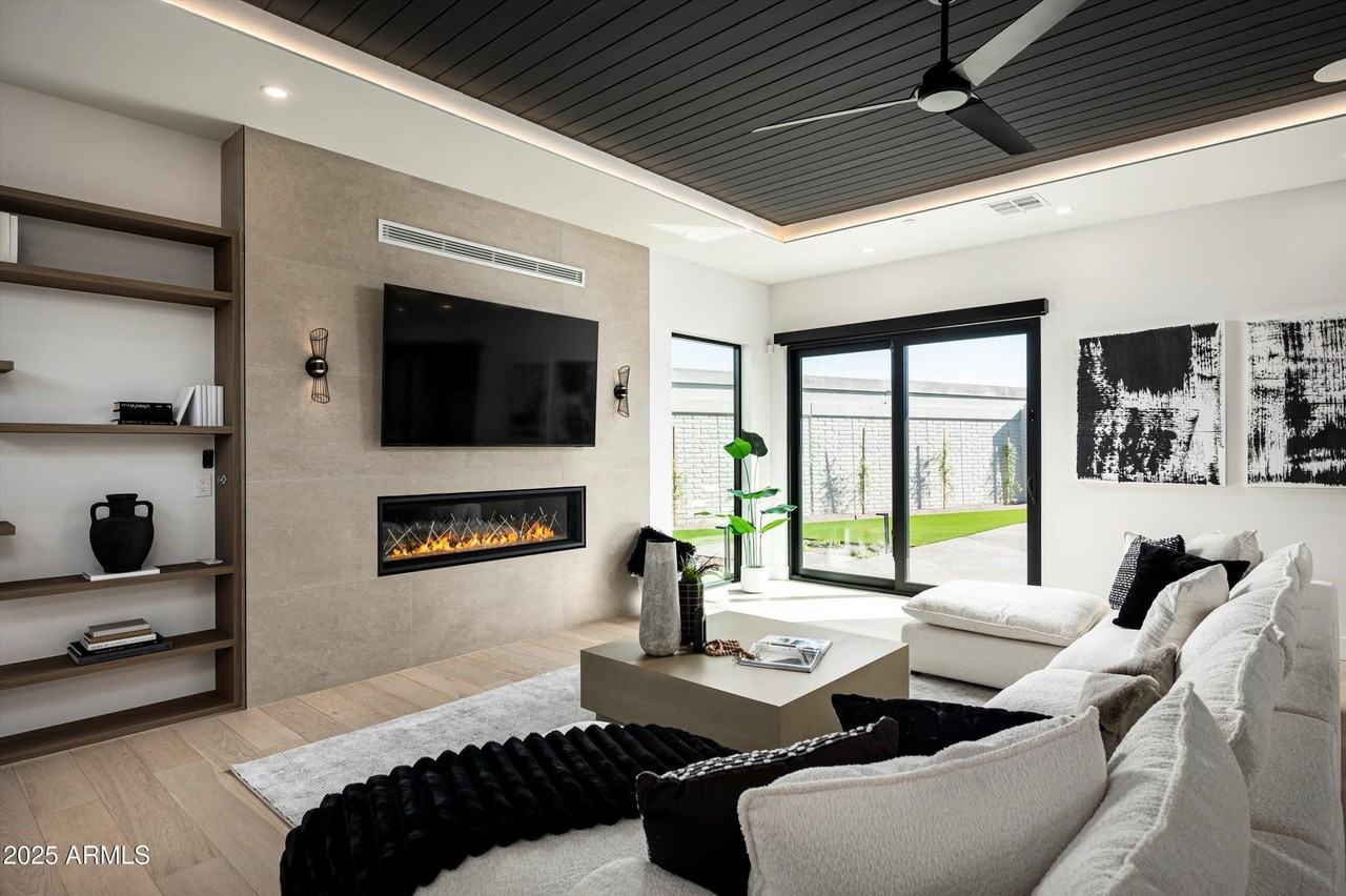 1831 E Palmaire Ave - Photo 5 of 50