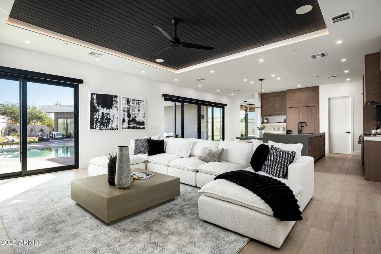 1831 E Palmaire Ave - Photo 6 of 50