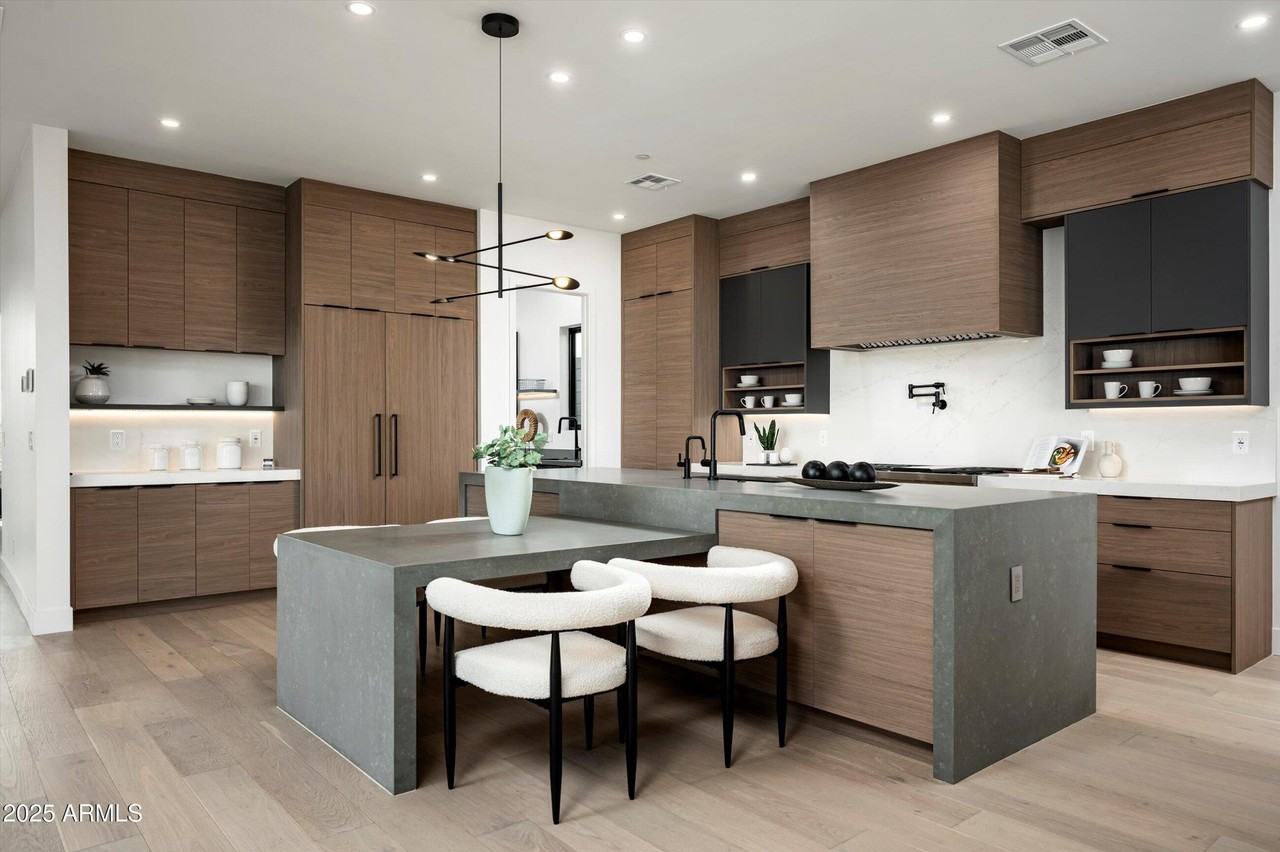 1831 E Palmaire Ave - Photo 7 of 50