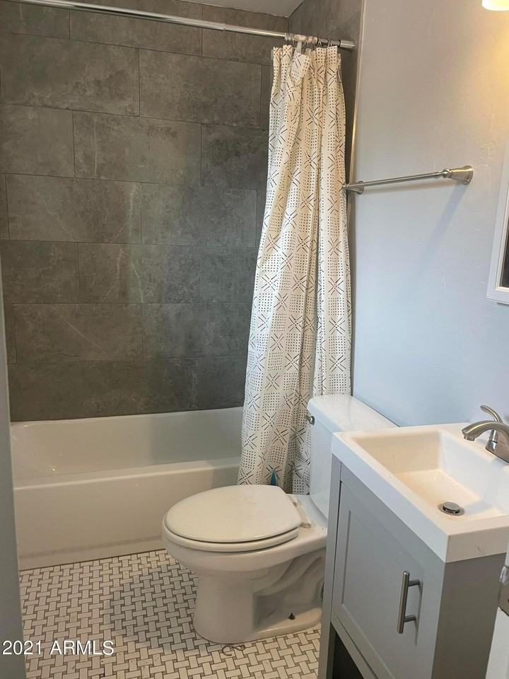 2242 N 29th Pl Apt 3 #3 - Photo 7 of 19