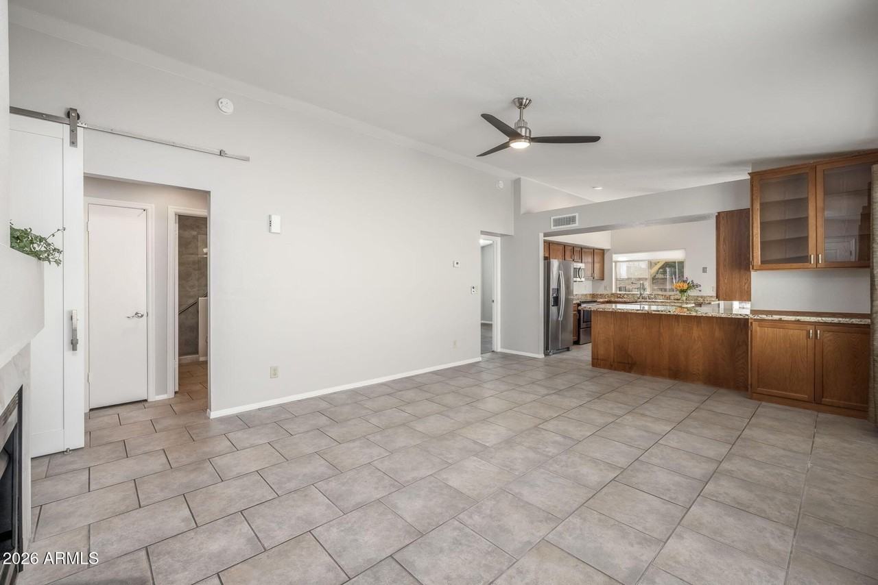 9440 S 44th St - Photo 5 of 32