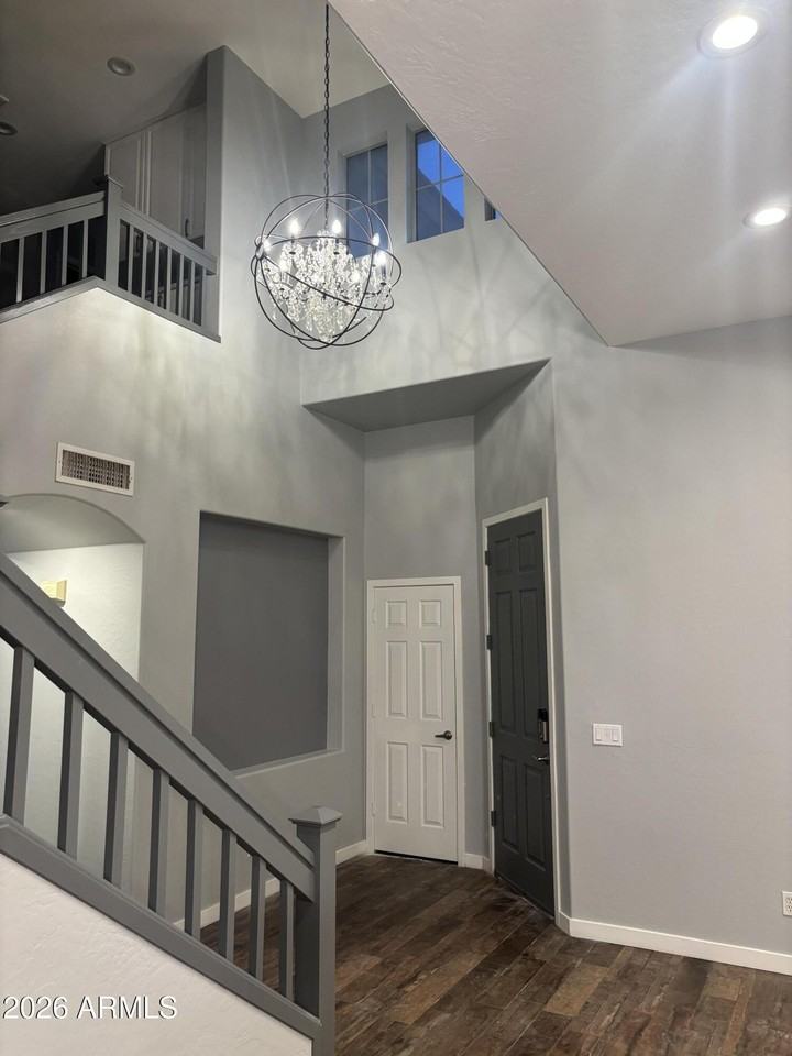 814 E Krista Way - Photo 7 of 33