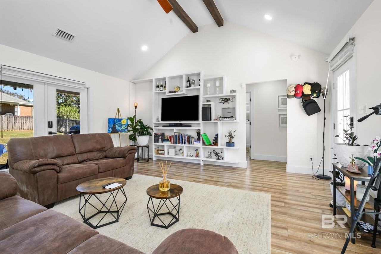 350 Allison Ct - Photo 4 of 28