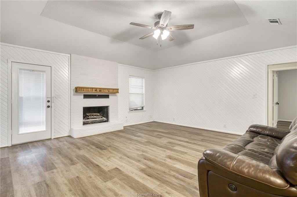 2716 Red Hill Dr - Photo 4 of 19