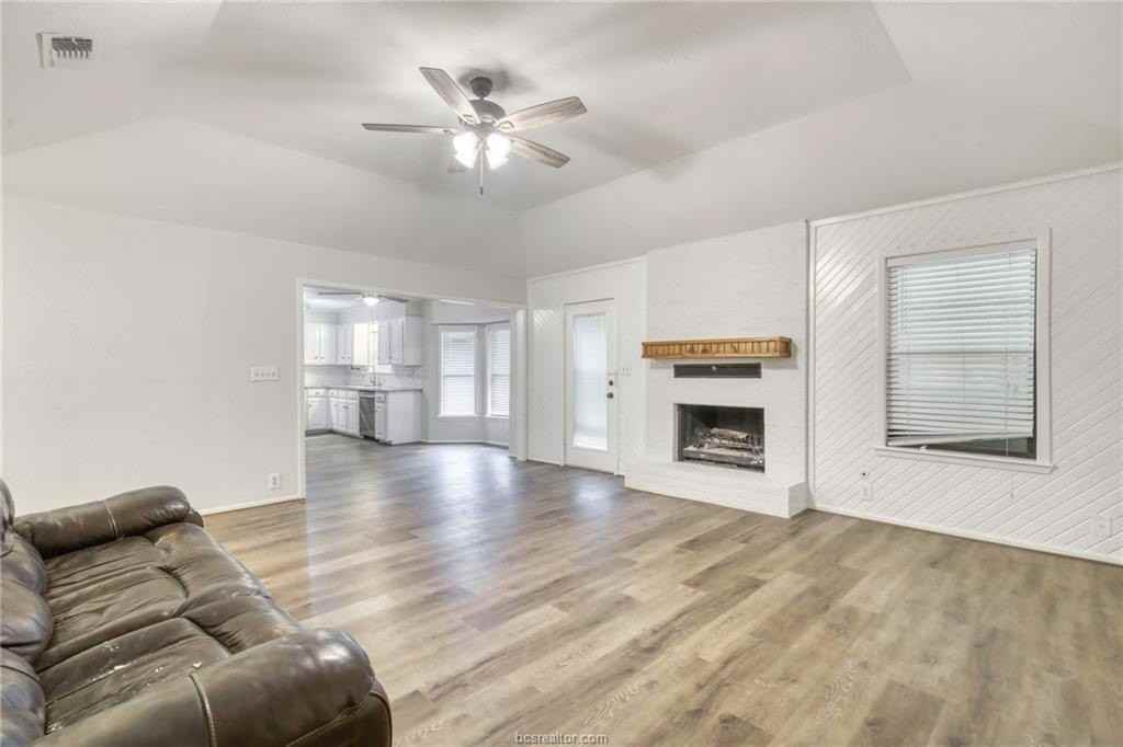 2716 Red Hill Dr - Photo 5 of 19