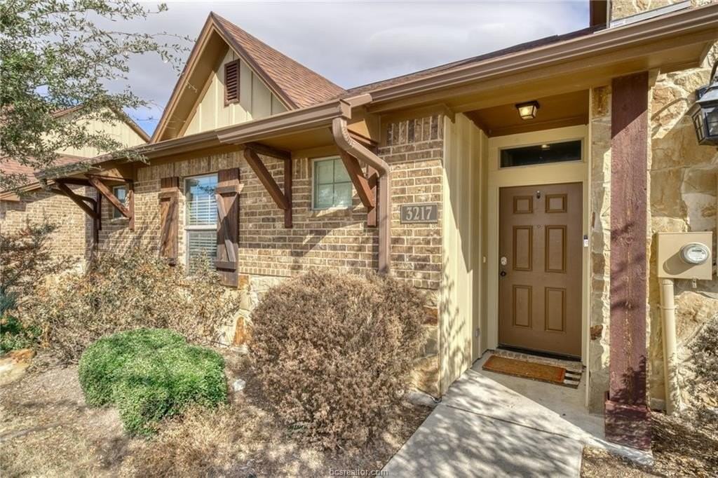 3217 Papa Bear Dr - Photo 2 of 11