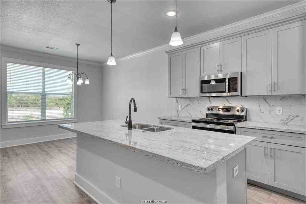 2115 Jax Dr - Photo 5 of 17