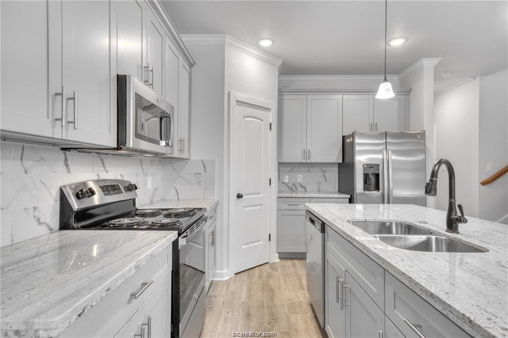 2115 Jax Dr - Photo 6 of 17