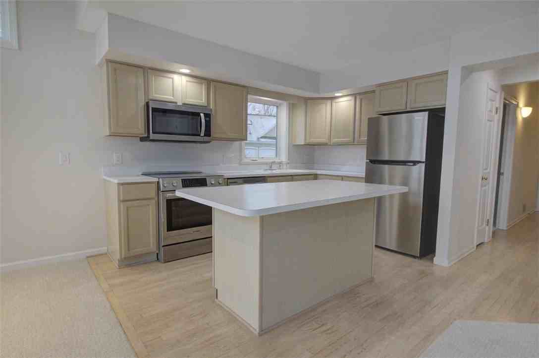 245 Roseland Ln - Photo 6 of 39