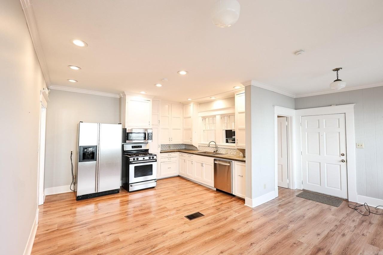 602 N Jackson Ave - Photo 5 of 17